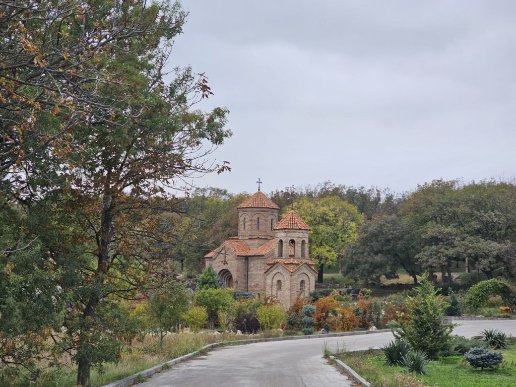 Достопримечательности Грузии красивая церковь